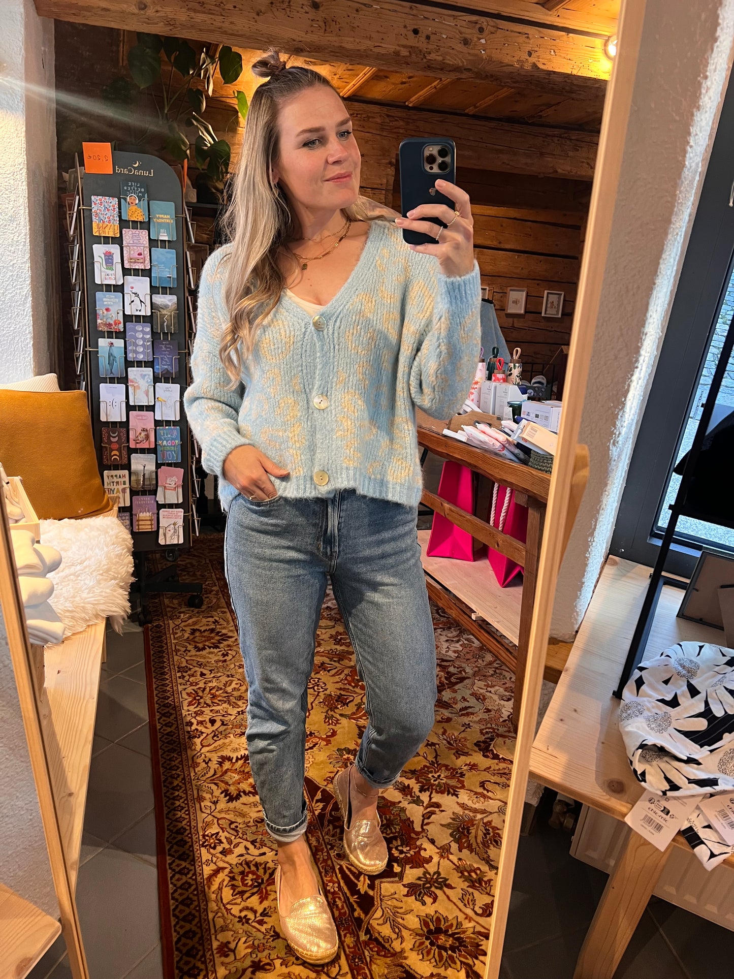 Cardigan Leo Love