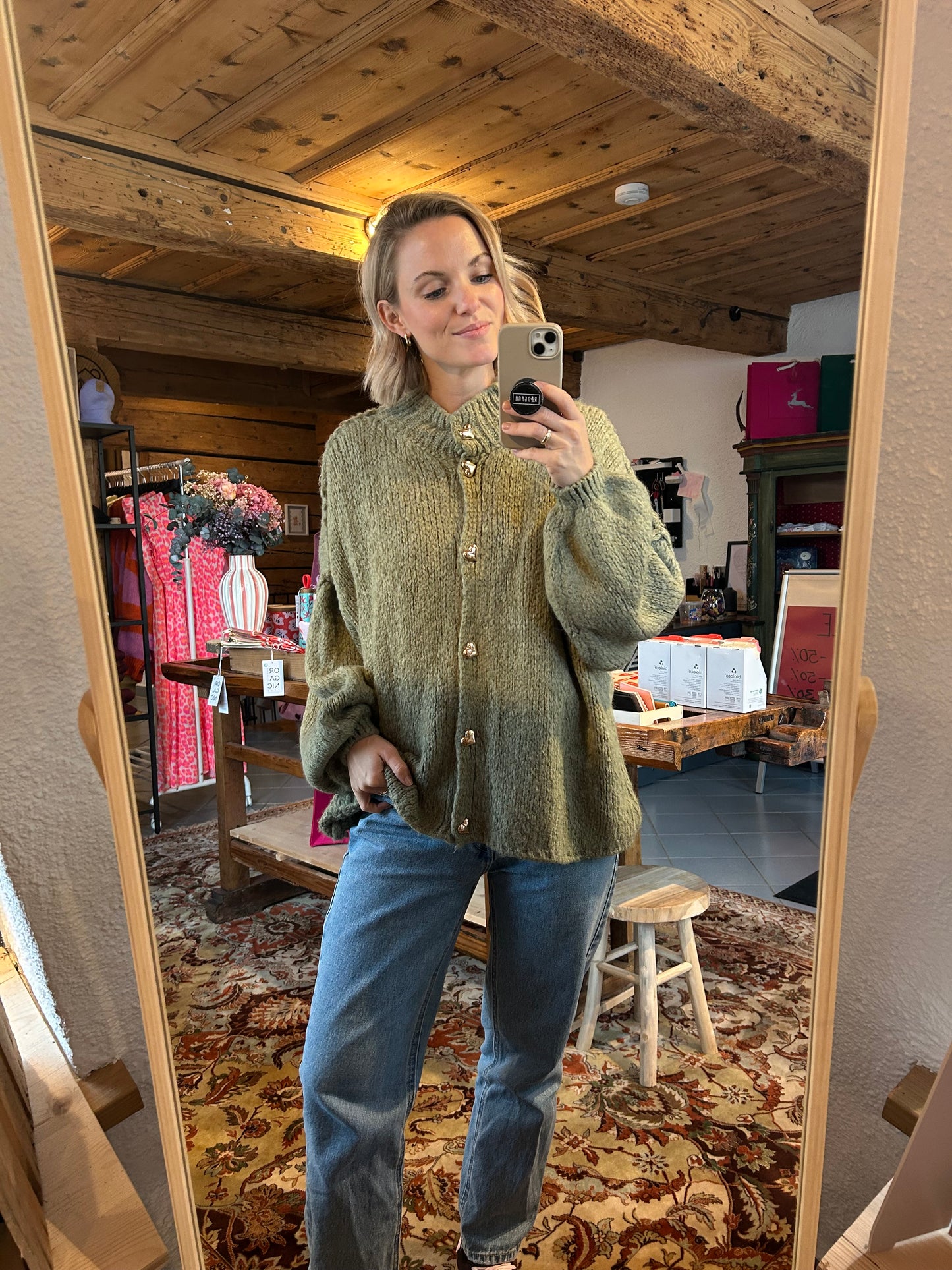 Oversize Cardigan mit Herzknöpfen