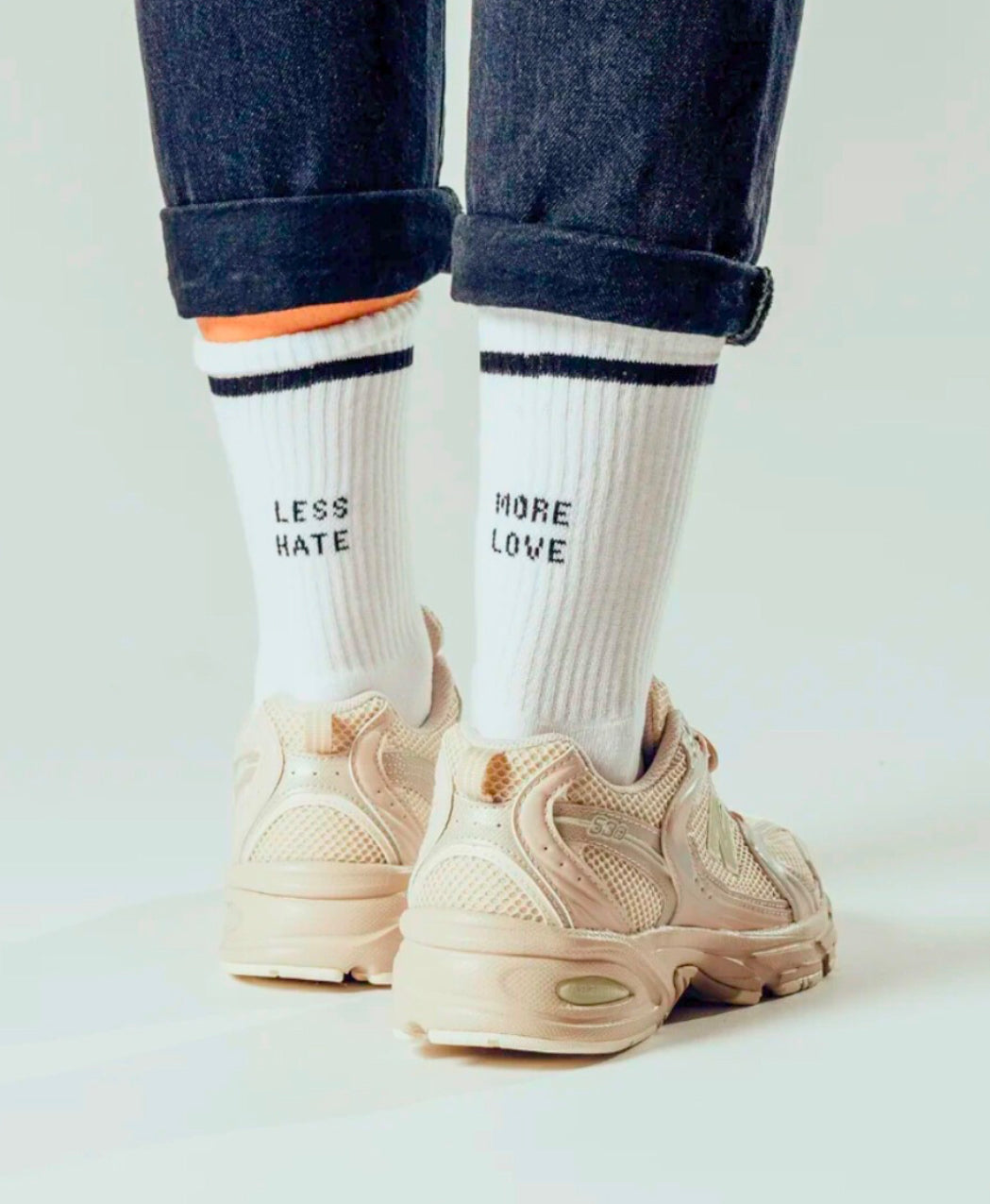 Socken - more love less hate