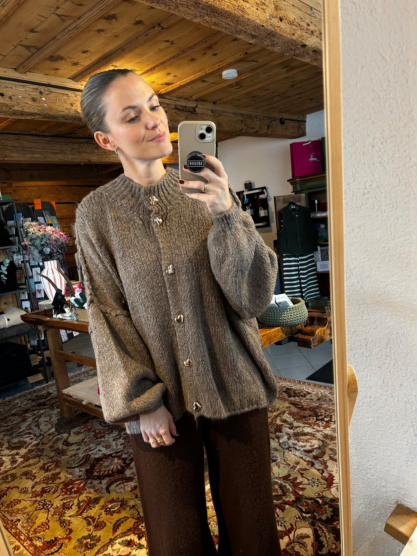 Oversize Cardigan mit Herzknöpfen